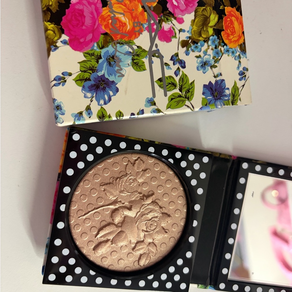 Mac Cosmetics Extra dimension skin finish Richard Quinn day glow new in box